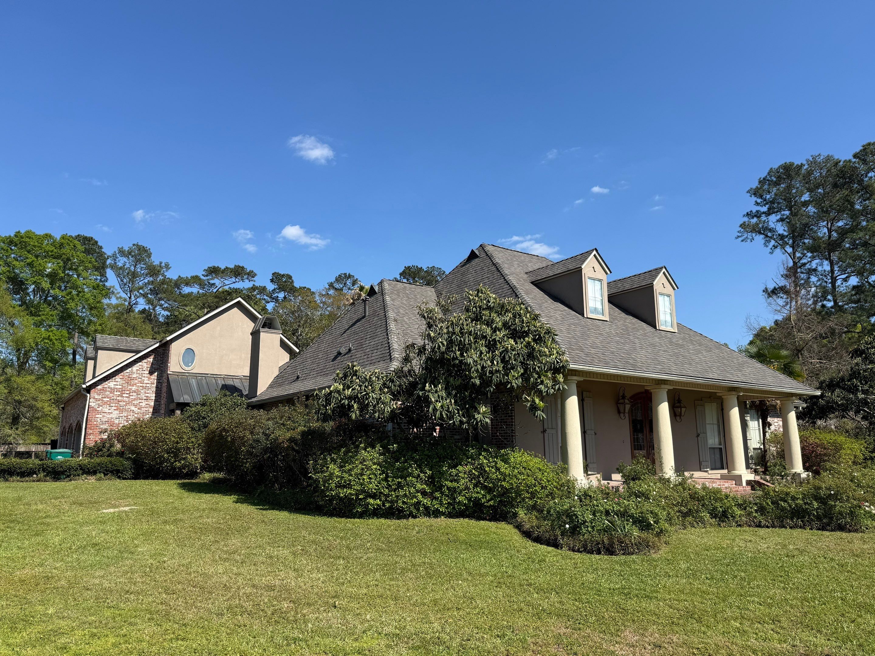 Completed residential roof replacement in Baton Rouge